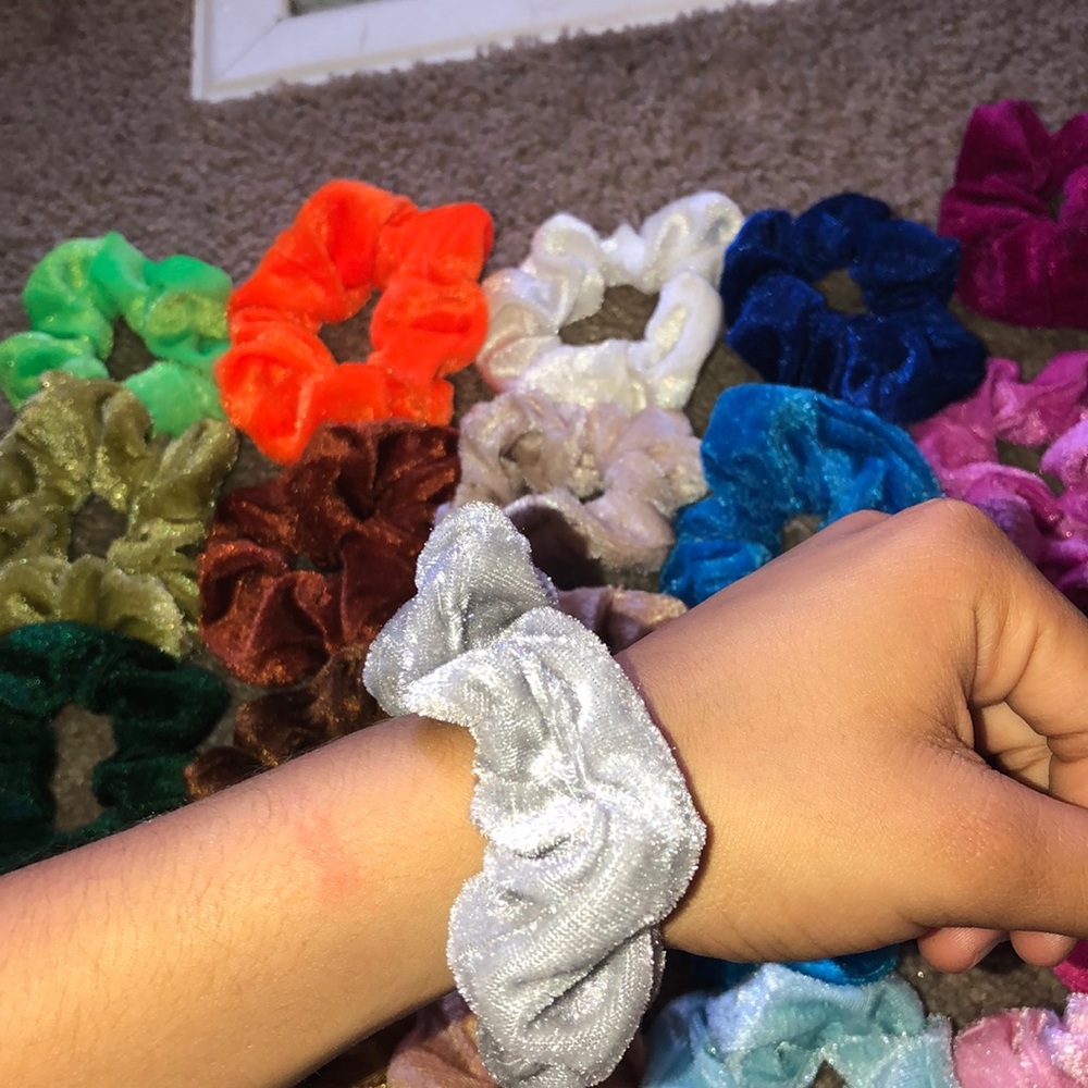32 Soft Scrunchies - Picture 4 of 4